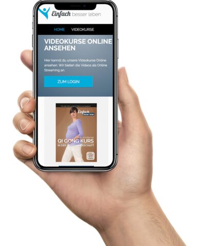 La mano sostiene un smartphone, en la pantalla el portal de cursos en línea de Einfach besser leben