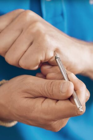 Acupressure on the hand with AkuPen from Simply Live Better