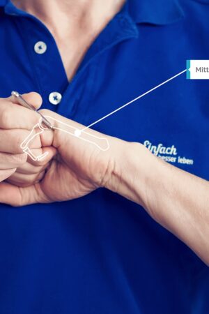 Acupressure on the hand with AkuPen from Simply Live Better