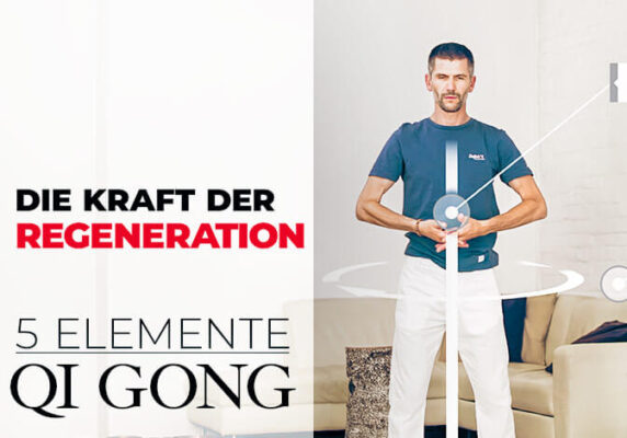 Wolfgang pendant un exercice de qi gong, sur l'image le texte : Le pouvoir de la régénération, 5 éléments Qi gong
