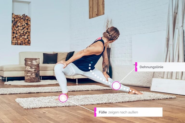 Kati bei der Meridian Yoga Übung Torso Twist für den Leber-Meridian mit eingezeichneter Dehnungslinie