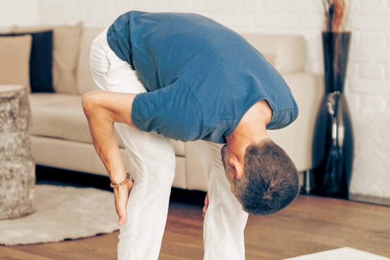 Wolfgang bei der Qi Gong Übung Lebenstore aktivieren (5 Elemente Qi Gong)