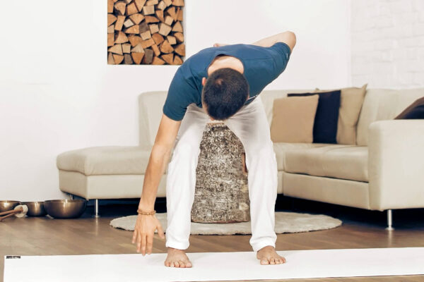 Wolfgang durante l'esercizio di Qi Gong Cerchi renali (Qi Gong dei 5 elementi)