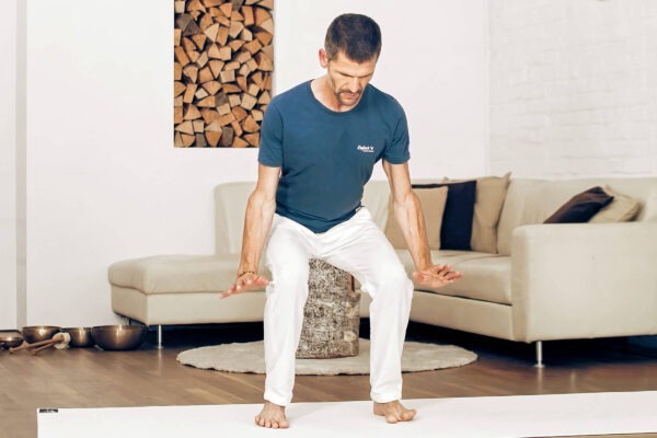 Wolfgang durante l'esercizio di Qi Gong Qi clearing (Qi Gong dei 5 elementi)