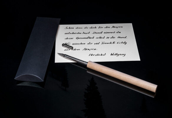 AkuPen from Simply live better with wooden packaging