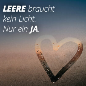 Il vuoto non ha bisogno di luce. Solo di un sì.